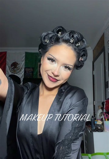 Vintage Makeup Tutorial: Banana Powder Secrets