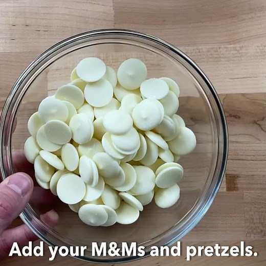 White Chocolate Holiday Popcorn - [Recipe] DASH Popcorn Maker - 5 Ingredients