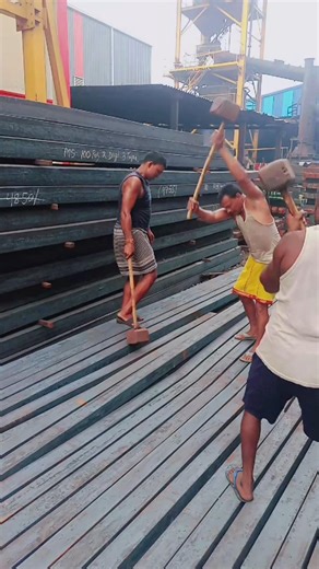 Industrial Strength: 30 Kg Hammer Steel Breaking for 50 Square #rollingmill #steelmill #factorywork