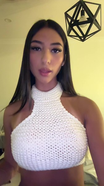 Stylish Knitted Halter Top Lookbook for Modern Fashion