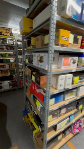 🚨 INFO SPÉCIALE POUR LES VISITEURS DE CE WEEK-END ! 🚨. À l'occasion de nos Portes Ouvertes, les clients qui se déplaceront en magasin à Montsecret ce samedi 29 et Dimanche 30 Novembre 2025 pourront découvrir en exclusivité : 🔸 Des modèles déclassés à prix cassés ! 🔸 Des miniatures artisanales rares et introuvables en ligne ! 🔸 Des pièces uniques pour les vrais 🚜🚛🚗 👉 Venez fouiller, discuter, chiner… et peut-être repartir avec une perle rare ✨On vous attend nombreux demain et dimanche au