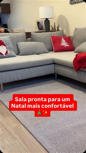 Mais uma sala transformada e pronta para o natal! ✨ Desta vez, um tapete sem pelo, durável e de fácil manutenção! Ideal para quem tem animais  O que acharam? Aprovado? + Info DM | IAS Tapeçarias | Facebook