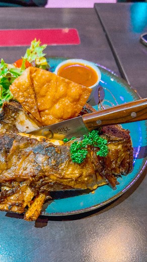 La viande est art que tout le monde ne maitrise pas ! ❌ Mais si vous souhaitez vous faire un kiffe, manger de la vraie bonne viande comme il se doit, c’est chez @O GRILL74 que ça se passe ✅ Situé à Chavanod, ils ont passé des années à développer leurs recettes de marinades et de sauces pour leurs ribs de bœuf : qui sans surprise sont incroyables !!! 😍 En plus c’est l’un des très rares restos à proposer du 100% halal sur Annecy ! Ici y’en a pour tout le monde 😉 Bref enregistre bien cette adress