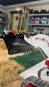 The upgraded 973k loader has an openable bucket. | Toucanhobby