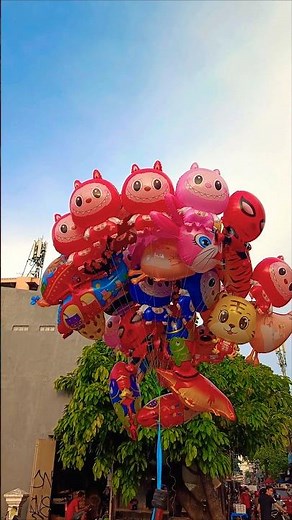 Nemo fish pumpkin character balloon