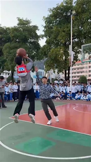 A physics teacher can dunk! This is truly a place with a special story. #Basketball #DunkDream (