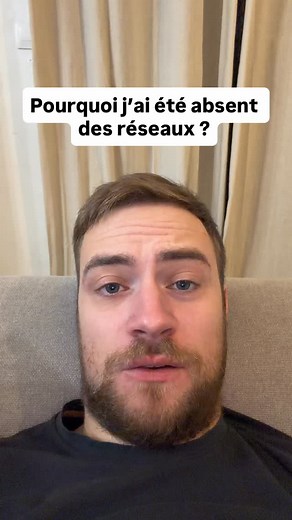 Les amis, je voulais enfin vous expliquer ce qu’il se passe vraiment avec cette boule que j’ai sous le bras. Ces derniers jours, j’étais pas bien du tout… Quand tu trouves un truc comme ça, ton cerveau part vite dans le pire, et quand t’as des enfants, c’est encore plus compliqué. Tu cogites, tu dors mal, tu perds le moral… et c’est exactement ce qui m’est arrivé. J’ai d’abord passé une échographie, puis derrière un IRM pour avoir quelque chose de plus précis. Pour l’instant, la radiologue pense