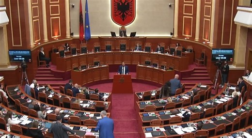 “Vjen në seancë vetëm që të bllokojë arrestimin e Ballukut”, Bardhi: Rama ortak i krizës së çmimeve! Do ta sjell unë në Kuvend…
