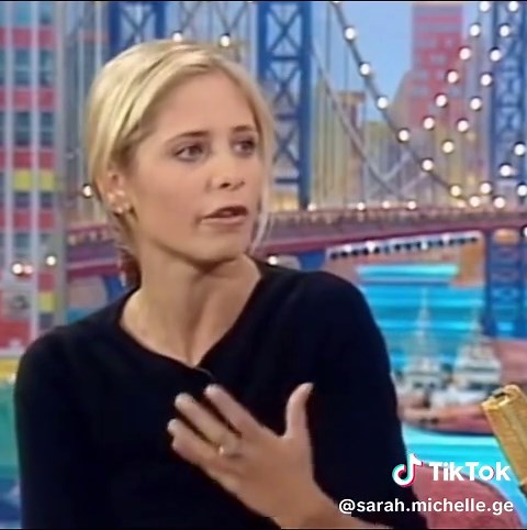Sarah Michelle Gellar Promotes Buffy Season 4 on Rosie
