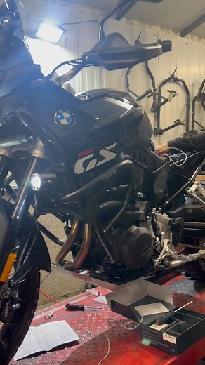 Installation feux additionnels F900GS #moto #bmw #motorcycle #mecanique #garage #garagemoto #bike #motard #motarde | Kalimoto