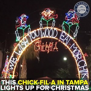 🐮 CHICK-FIL-A CHRISTMAS 🎄 This Chick-fil-A in Tampa goes all out with Christmas lights! Details >> http://wfts.tv/2AzVXm1 | Taste and See Tampa Bay