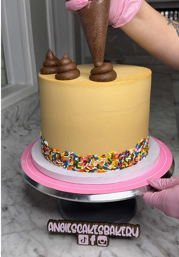 Poop theme cake 💩#cakedecorating #cake #cakevideo #cakedecoratingvideos #tutorial