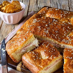 190K views · 2.4K reactions | Semplice, gustosa e pronta in soli 5 minuti! La FOCACCIA SOFFICE senza lavorazione richiede solo 1 ciotola ed 1 cucchiaio! Non serve lavorare l'impasto ed il risultato è incredibilmente soffice! ;) Ricetta completa qui -> | Ricettedalmondo.it | Facebook