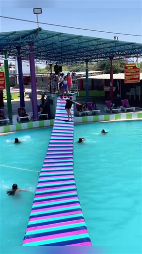 Who can cross the suspension bridge challenge#puenteextremo #paseoescolar #piscinasenpiura #aqualandia #viral