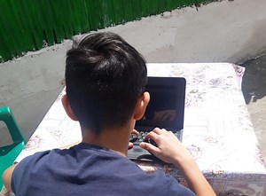 Salvaţi Copiii: Unu din trei copii cu vârste între 8 şi 17 ani are o formă de tulburare emoţională din cauza comparațiilor şi competiţiei induse de folosirea reţelelor de socializare/ Campanie pentru combaterea efectelor consumului în exces de social media