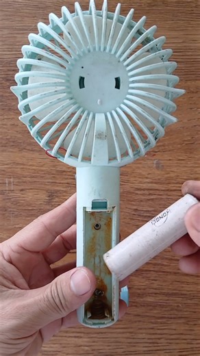 Discovered a mini fan with a missing power button found among old toys | tested it out.