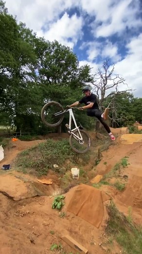 This Is Sexy 😍😍 #TimeforTENET #socceraidskills #viral #jordanclark99 #fyp #foryoupage #dirtjumps