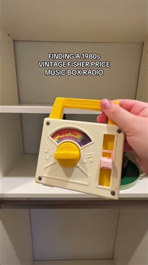 Finding a vintage 1980s fisher price radio!!!