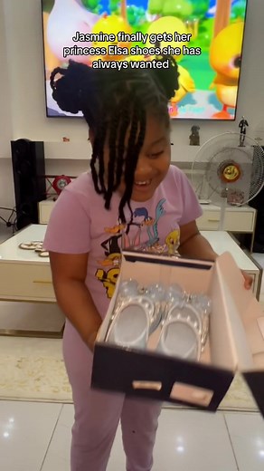 Jasmine's Princess Elsa Shoe Unboxing | Heartwarming Baby TikTok Moment