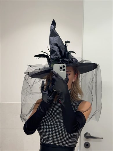 Alexa Breit on Instagram: "🖤🦇"