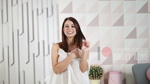 Tiny glimpses but she's normally so careful to give nothing 1:58 and 2:19 - YTboob