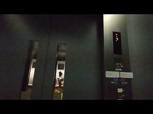 大阪歴史博物館のエレベーター(下り)