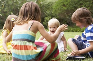 3 STARE DOBRE IGRE ZA PUNO DECE: Nije bilo potrebno ništa sem dosta prostora i dobre volje