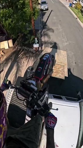 Just your average neighbor 😅