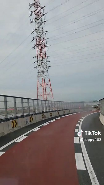 大型トラックの走行動画と運転手の日常