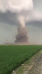 Spectacular dusty tornado in Calarasi, Romania today... via @severeweatherEU | James Spann
