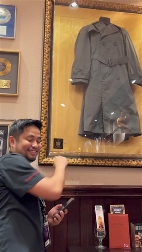 Next up on our John Lennon treasure hunt is Hard Rock Cafe Rome 🇮🇹 We’re highlighting one of John's favorite pieces of clothing during to wear during his anti-war efforts in the 1970’s - his green trench coat 😍 What would you like to see next? 🙌🏼 #LennonHardRock | Hard Rock