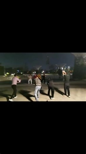#舞搭子的快乐 #蔷薇园传奇 #搞笑舞搭子们 笑死，第三视角下的多摄影师拍摄，拍摄的比跳舞的多，总有一个角度适合你😂😂😆😆😆
