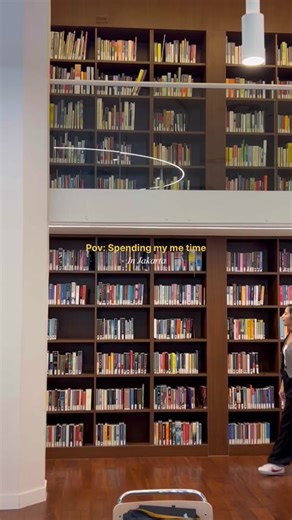 Spending my me time in Jakarta by visiting this pretty library📕📖 #erasmushuisjakarta #perpustakaanjakarta #explorejakarta #placetogojkt