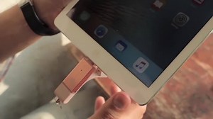 【隨插即用！免網路瞬間擴充/極速分享！】iKlips DUO iPhone/iPad 專屬隨身碟，支援多種格式及影音播放，立即分享、備份、播放！3/15-4/11 精選100件旅遊好物「27折起」哦～^^ 刷中信/永豐/花旗/聯邦信用卡，享最高10%回饋！ 100件旅遊好物 馬上看看→ https://goo.gl/wfLwS9 #citiesocial #找好東西 #lifestyle #design #fashion #travel #trip | citiesocial