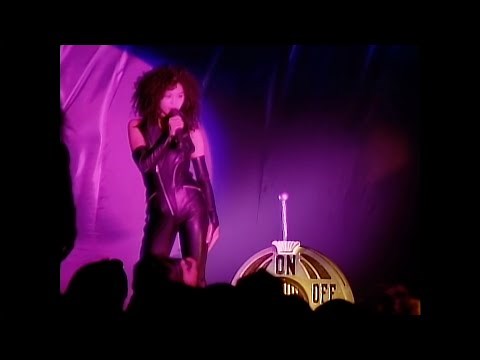 Chara 先行公開！11/1 Blu-ray発売！ライブ作品「KiSS」より「無人島に私をもっていって…」