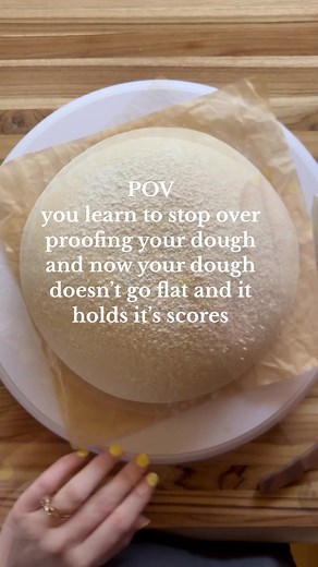 Scoring tips: -use a cold proof. It firms up the dough, enhances flavor, and gives it a shiny finish. -make sure to get good tension during shaping! -if the dough is super super sticky during shaping, it’s either over proofed or over hydrated and will likely fall slack during scoring. -dust with brown rice flour to get that pretty contrast! #sourdoughbread #breadbaker #breadtok #sourdoughscoring #sourdoughrecipe #naturalleaven #sourdoughtips