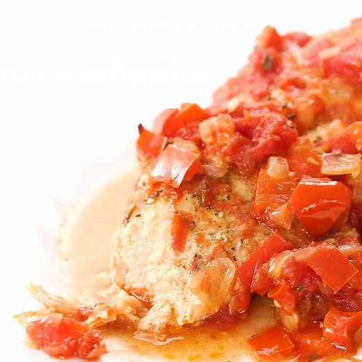 Slow cooker recipes make dinner time so easy! Your whole family will love this Low Carb Chicken Cacciatore recipe. Only 8g of net carbs, paleo, whole30, and keto friendly! Printable Recipe: https://www.wholesomeyum.com/slow-cooker-chicken-cacciatore-recipe/ | Wholesome Yum - Easy Healthy Recipes