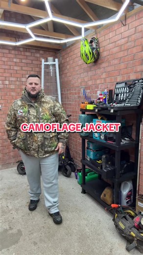 Men’s Padded Camo Hooded Jacket for Outdoor Adventures
