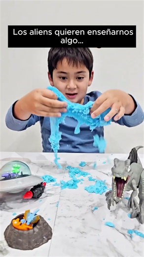 ¡Aterrizó Dino vs Aliens!