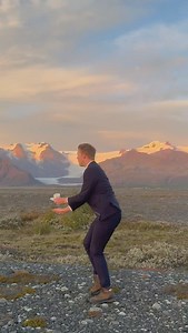 ✨ Don’t forget to smile! ✨ I did for a while. Lately, life has been busy. So many fun and exciting things have been happening, and that has also meant I haven’t been as connected with you here as I’d like. And guess what? My braces are OFF! 🥳 They were on for two years, and let me tell you, smiling wasn’t always easy. Rubber bands pulling my jaw, yellow elastics… opening my mouth fully wasn't that possible, and I found myself smiling fully - less. But now? It feels AMAZING to smile again, with