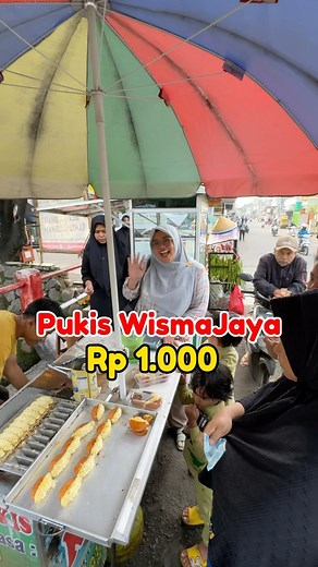 𝗔𝗻𝗴𝗴𝗶𝗮 | 𝗞𝘂𝗹𝗶𝗻𝗲𝗿 𝗕𝗲𝗸𝗮𝘀𝗶 & 𝗦𝗲𝗸𝗶𝘁𝗮𝗿𝗻𝘆𝗮 on Instagram: "Pukis Enak 1000an di Wisma Jaya Bekasi Timur Nemu pukis enak jualannya pagi harganya seribuan enak looo, toppingnya banyak dan ga pelit, lembut dan berasa santannya , ramein guys 😍 ‼️Woro Woro‼️ BURGER PINTER JUMBO Rp.12 RIBU TEMAN SAAT NONGKRONG GoFood/ShopeeFood: ( Burger Pinter 218) Ada di 3 Cabang Outlet Sekitar Bekasi Timur Cobain Juga ya😍❤❤❤❤ Pukis Pagi 📍Jembatan Wisma Jaya Bekasi Timur . #kulinerbekasihits