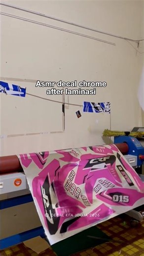 Kilau chrome emang nggak pernah gagal💎✨⚡#decal #decalpremium #decalsupermoto #decalglossy
