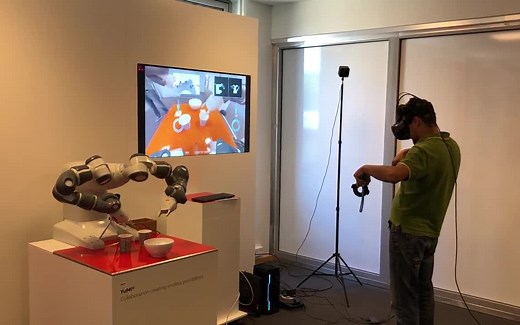 未来的智慧工厂！使用VR设备操作工业机器人！！