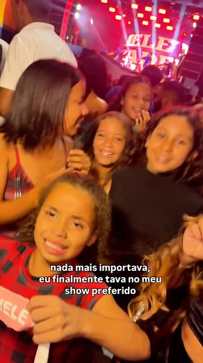 92K views · 709 reactions | amo quando vocês cantam minhas músicas 凉 | Michele Andrade | Facebook