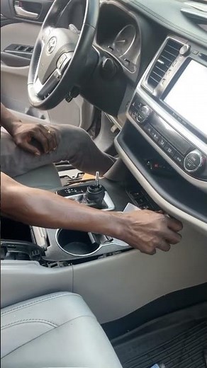 How to locate airbag module Toyota Highlander 2014/2019