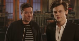 Jimmy Fallon and Harry Styles get the giggles in this hilarious SNL clip 