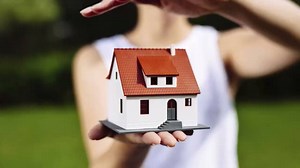 Living alone doesn't have to be scary 🔒 MORE SAFETY TIPS: http://on.rare.us/1RrAH1b | The Crowd