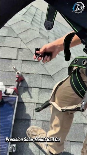 Professional Solar Panel Cutting Guide ☀️🔧 #SolarEnergy #Construction #DIY