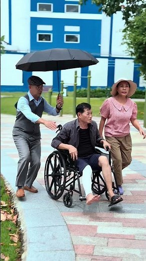 KM - Man in wheelchair gets help [KINDNESS MAN] #kindness #respect #goodman #happy #humanities