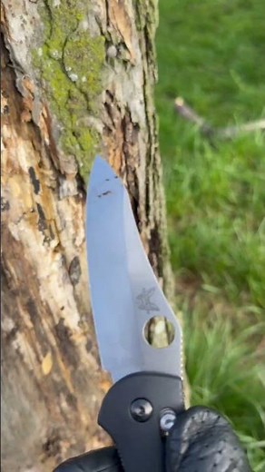 Torture-testing Benchmade 550 Griptilian and 3 knifes by CJRB with their Recoil lock including Crag